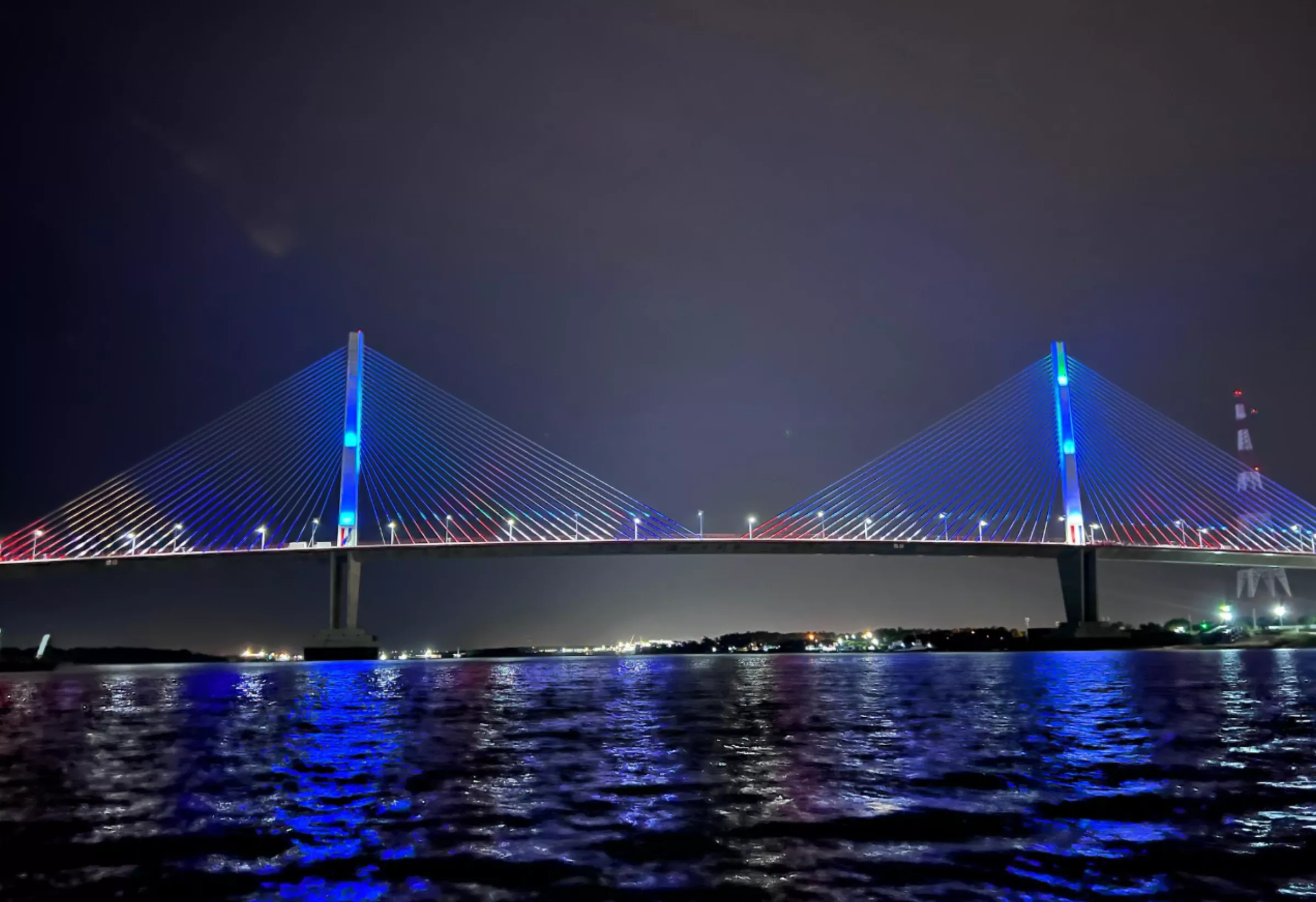 Puente Héroes del Chaco sobre el río Paraguay
